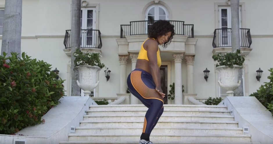 Serena Williams da clases de "twerking". (Captura de pantalla: SELF Magazine/YouTube)