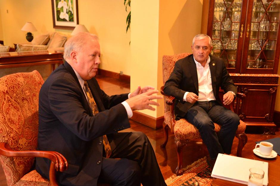 El presidente Otto Pérez Molina se reunió con el consejero del Departamento de Estado de Estados Unidos, Thomas Shannon. (Foto: Jesús Alfonso/Soy502)