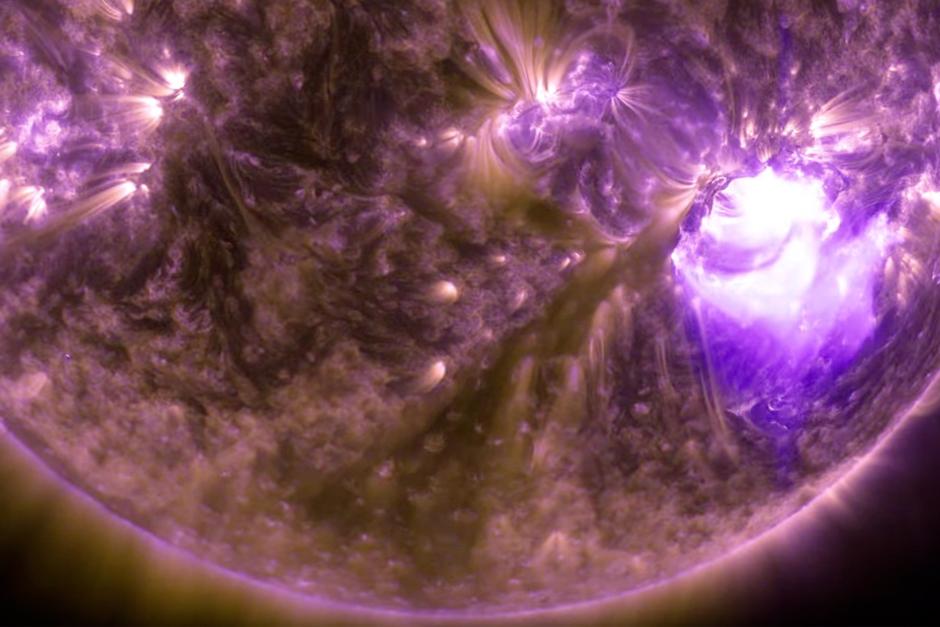 La sonda Solar Dynamics Observatory, la entidad encargada de monitorear al Sol, ha recopilado un material que muestra la actividad de la estrella. (Foto: YouTube)