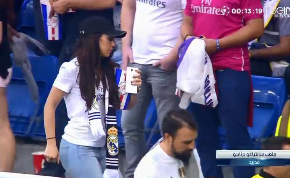 Un camarógrafo no aguantó las ganas de hacer un close-up a esta aficionada del Madrid. (Foto: Captura de twitter)