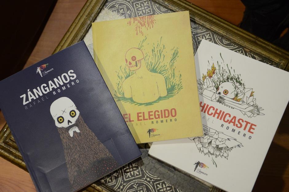 Zánganos, el libro del escritor Rafael Romero, que forma parte de la Trilogía Bartoleana. (Foto: Selene Mejía/Soy502)&nbsp;