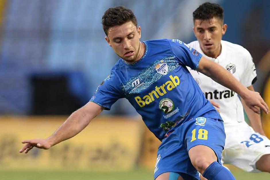 Henry López portando la nueva camisola de Cobán Imperial en el juego contra Comunicaciones. (Foto: Nuestro Diario)