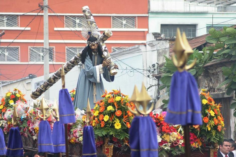 Los cargadores tendrán la oportunidad de saber en tiempo real los recorridos de las distintas procesiones en Cuaresma y Semana Santa en la capital y en Antigua Guatemala. (Foto: Archivo)