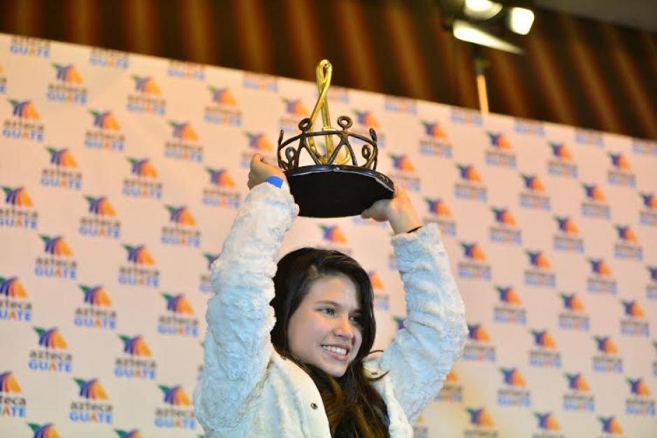 Con los brazos en alto, Karla Herrarte agradeció el apoyo en todo momento desde el comienzo del reality show mexicano.&nbsp;(Foto: Wilder López/Soy502)