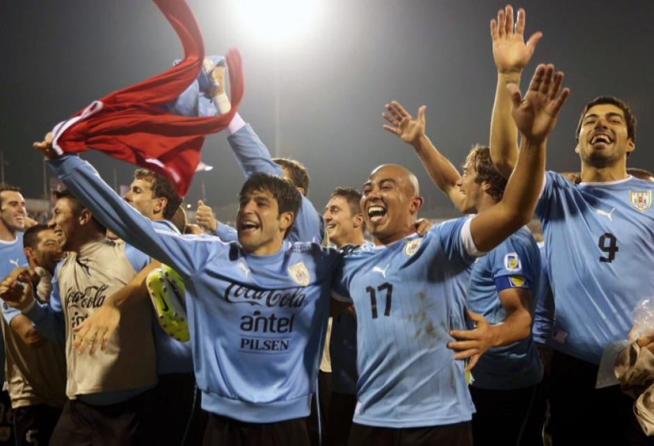 Uruguay clasificó a Brasil 2014 tras derrotar a Jordania en el repechaje. (Foto: AFP)