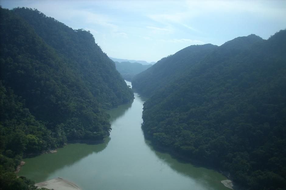 Con más de mil kilómetros de longitud, el Usumacinta es el río más caudaloso de Centroamérica, y sirve de frontera entre Guatemala y México, lugar propicio para construir una nueva hidroeléctrica con capital mexicano y guatemalteco (Foto: Archivo)