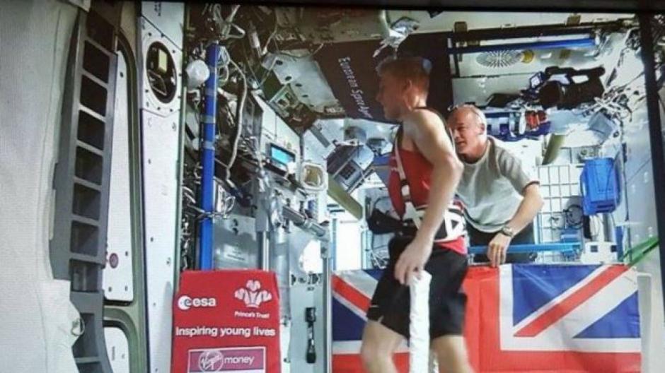 El astronauta Time Peake completó los 42 kilómetros de la maratón de Londres.&nbsp;(Foto:&nbsp;lavanguardia.com)