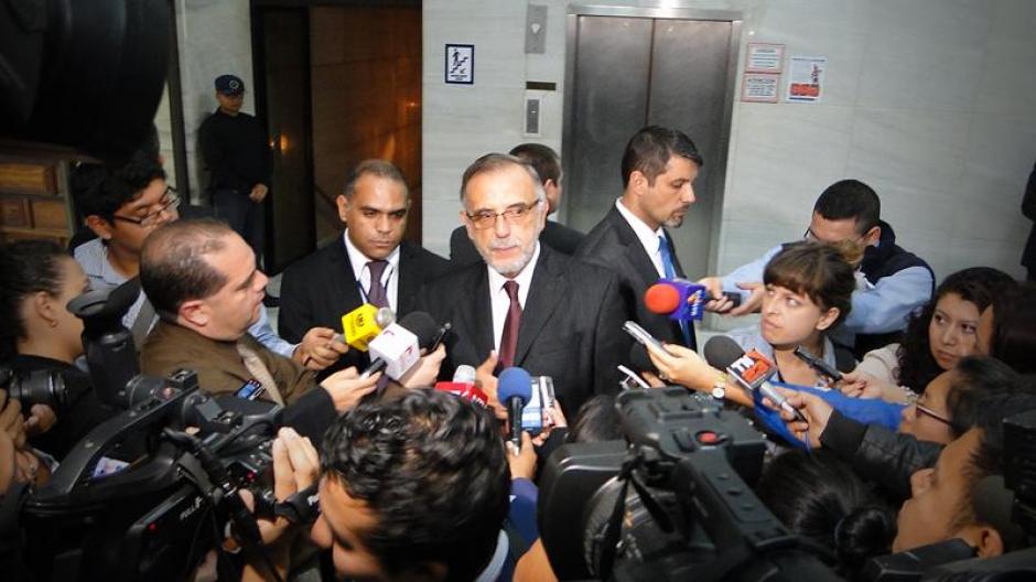 El comisionado Iván Velásquez brindó detalles del informe al abandonar la sala en la que se llevó a cabo la audiencia privada. (Foto Cicig)