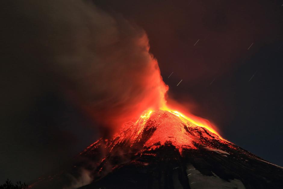 Las autoridades mantienen alerta roja en varias comunidades cercanas al volcán. &nbsp;(Foto: 20 minutos.es)