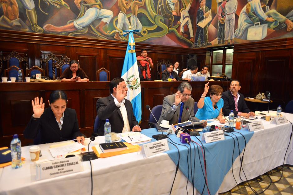 La comisión pesquisidora votó por unanimidad para aprobar que el presidente Otto Pérez fuese citado para este sábado. (Foto: Jesús Alfonso/Soy502)