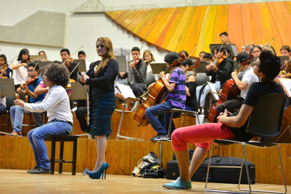 Ensayo de la obra El Barbero de Sevilla, en el auditorio del Conservatorio Nacional de Música. (Foto: Wilder López/Soy502)