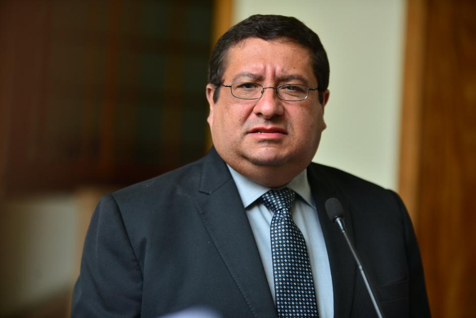 El ministro de finanzas, Dorval Carías, anunció el traslado de 360 millones de quetzales al TSE, con lo que se completa el presupuesto para las elecciones 2015. (Foto: Wilder López/Soy502)