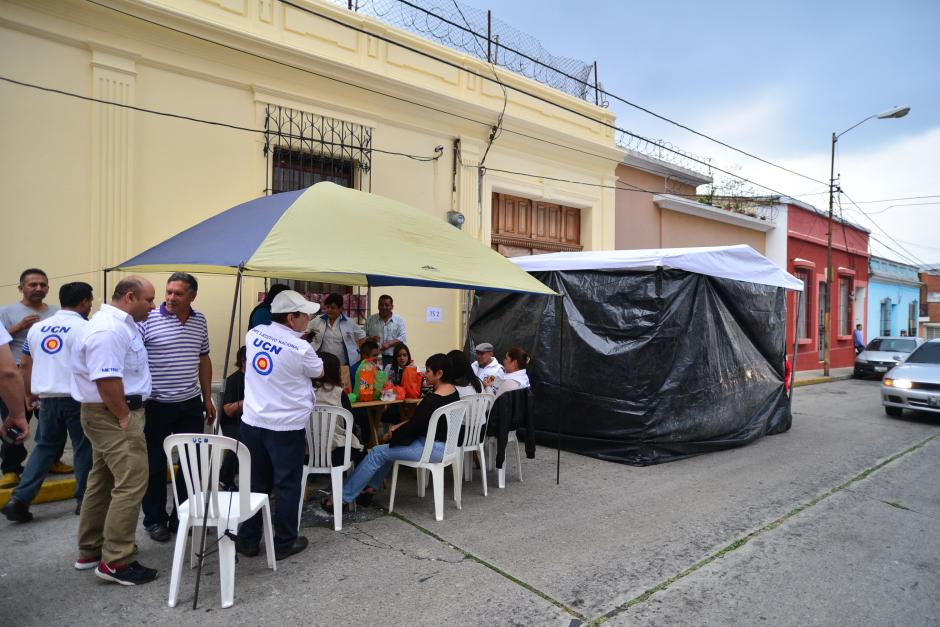 Líder y UCN son los partidos políticos que mantienen un campamento en las afueras del TSE. (Foto Wilder López/Soy502)