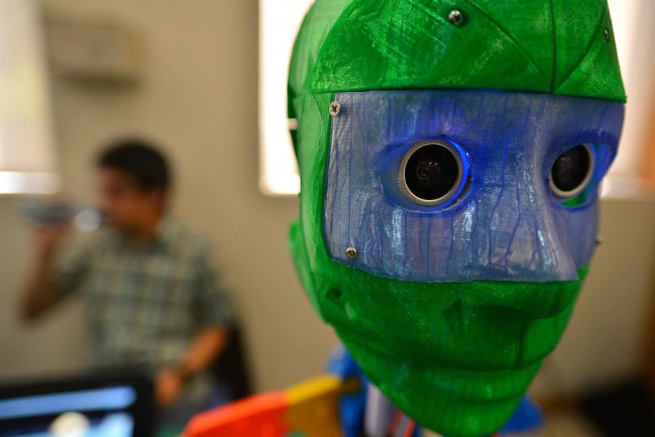 Este robot de telepresencia es parte del "show room" de la Facultad de Ingeniería de la Universidad Galileo. (Foto: Wilder López/Soy502)