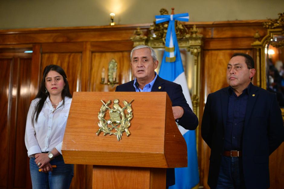 El presidente Otto Pérez Molina brindó una conferencia de prensa con un número límitado de preguntas. A pesar de las multiples dudas se retiró sin resolverlas todas. (Foto: Wilder López/Soy502)