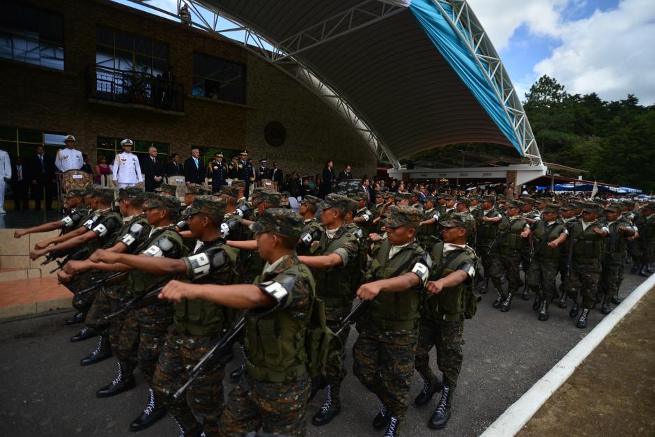 Las tropas desfilan en el marco de la celebración del 144 Aniversario del Ejército de Guatemala. (Foto: Wilder López/Soy502)