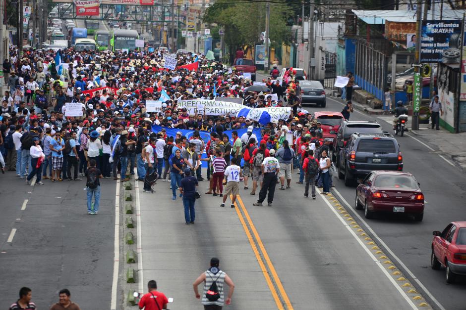 Masiva fue la participación de los universitarios en la marcha #16M. (Foto: Fredy Hernández/Soy502)