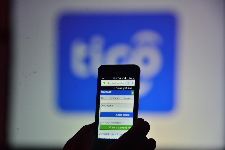 Una alianza entre Tigo e Internet.org, una fundación de Facebook, permitirá que los guatemaltecos tengan acceso a Internet de bajo costo. (Foto: Wilder López/Soy502)