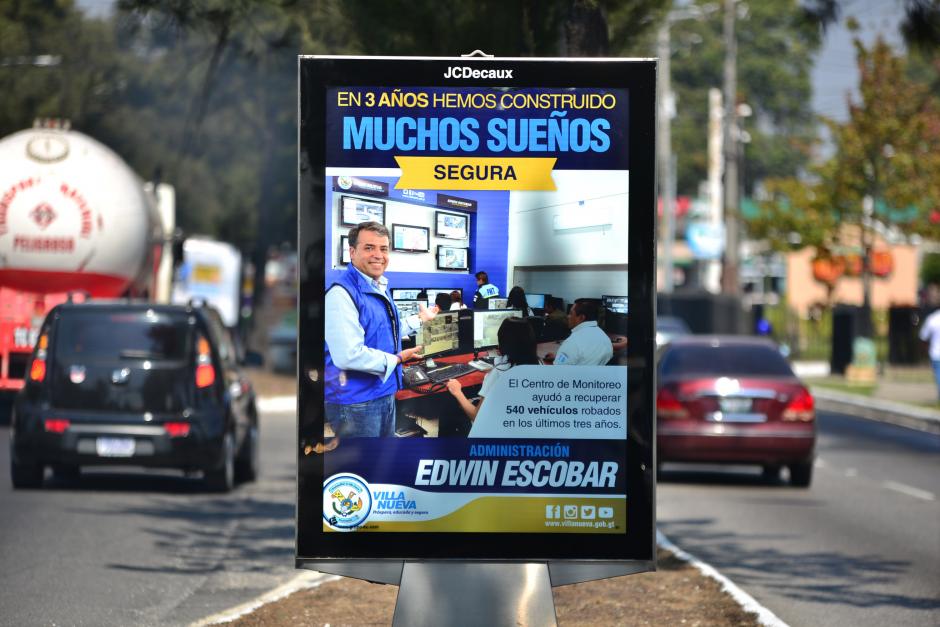 El actual alcalde de Villa Nueva ha iniciado una campaña de divulgación de su imagen en la ciudad, un poco lejos de su municipio, y para esto ha destinado más de 2 millones de quetzales. (Foto: Wilder López/Soy502)
