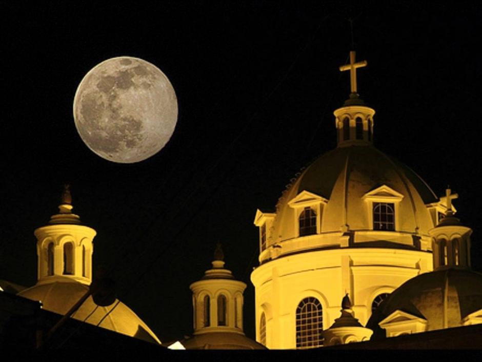 Panorámica de la Luna de Xelajú en una noche fría de noviembre.