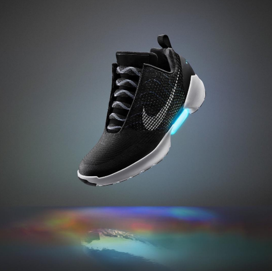 Un modelo con la tecnología de ajustarse de manera automática al pie será puesto a la venta en Estados Unidos a partir del 28 de noviembre. (Foto: Instagram: Nike)&nbsp;