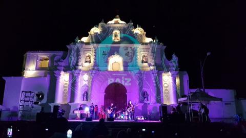 Sara Curruchich cerró su gira "Raíz" con un mágico show en Comalapa 