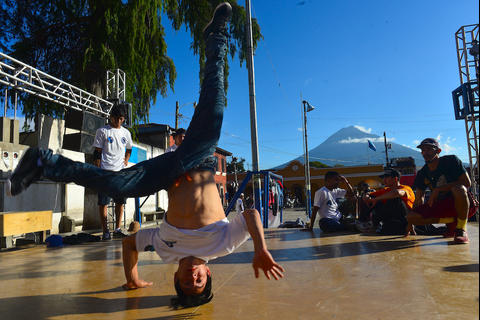 El gimnasta Jorge Vega comparte su pasión por el Break Dance