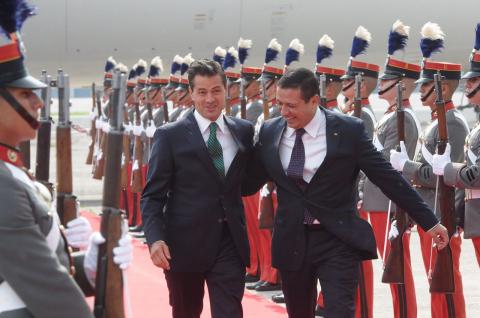 Peña Nieto llega al país y vuela directo hacia la Antigua Guatemala