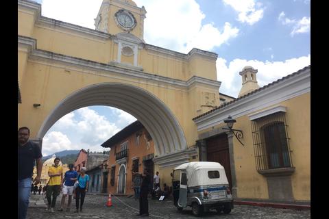 ¿Sabías que la calle del arco en Antigua Guatemala ya no es peatonal?