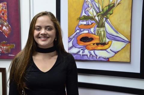 Joven guatemalteca une a artistas para dar becas estudiantiles 