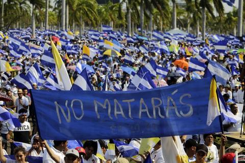 Miles marchan en Nicaragua tras las violentas protestas