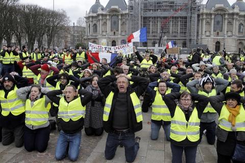 Protestas en Francia dejan 55 heridos y un millar de capturados