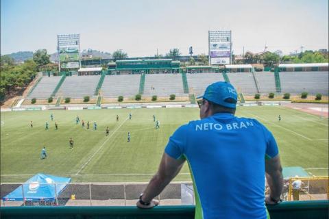 Neto Bran paga viajes de futbolistas a Colombia con dinero público