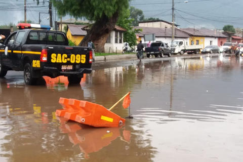 Lluvia en Antigua Guatemala causa inundaciones