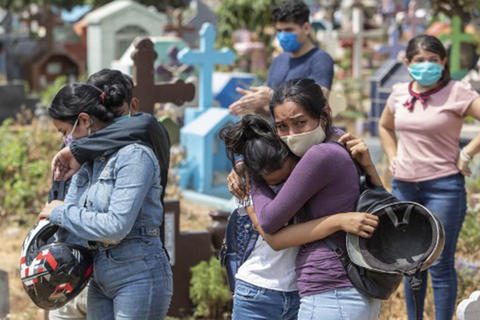 Nicaragua: El entierro del hombre que murió con síntomas de Covid