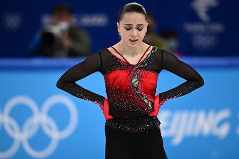 El dopaje cerca a Kamila Valieva, la niña prodigio del patinaje