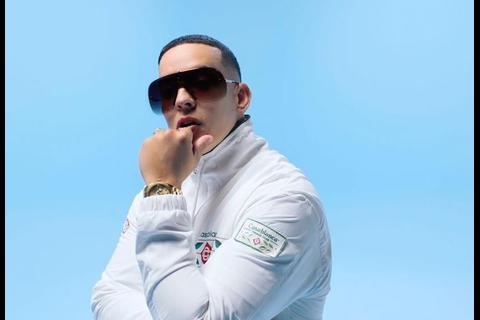 Daddy Yankee una vez más impresionado con el joven músico cubano Zamir y la  interpretación al violín de su recién estreno “La Hora y el Día”