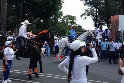 Caravana pol tica complica el tr nsito en el Centro Hist rico