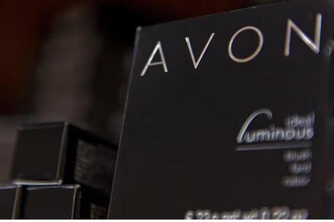 ¿Adiós a ventas por catálogo? Avon se declara en quiebra 