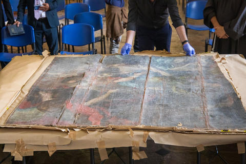 Devuelven pintura del siglo XIII que había sido robada hace diez años
