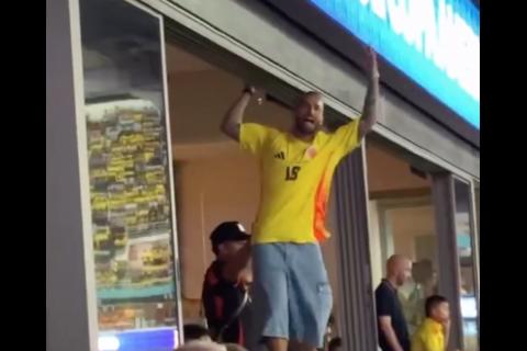 Maluma se enoja y 'pelea' con aficionados tras la victoria de Argentina (video)