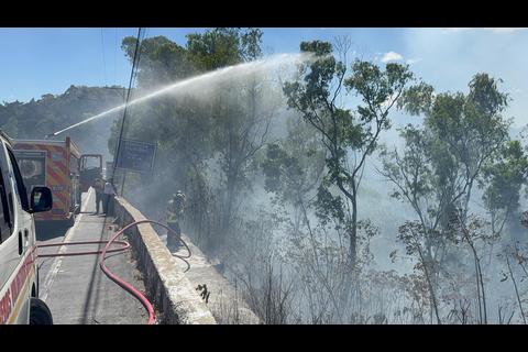 Precaución: reportan incendio forestal en ruta al Pacífico