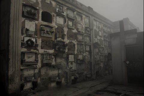 Así es una investigación paranormal en un cementerio de Guatemala