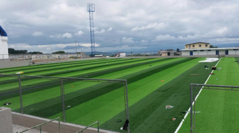 Con grama sintética, así será el Estadio Municipal de Mixco