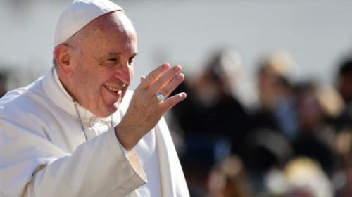 El papa Francisco analiza ordenar como sacerdotes a hombres casados