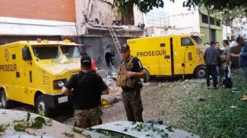 De película: una banda con arsenal militar robó millones en Paraguay