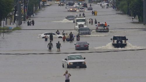 Tormenta Harvey deja al menos 3 muertos y 15 heridos en Texas