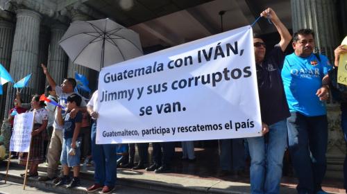 Las redes reaccionan con un #IvanSeQueda y #JimmySeVa 