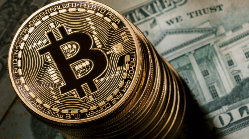 Bitcoin alcanza los $18 mil en su debut en el mercado internacional