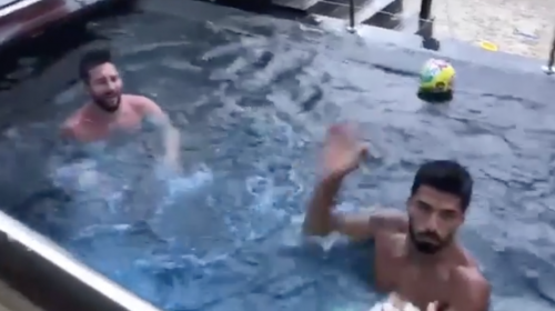 Así se divierten Messi y Suarez en una piscina